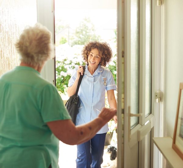 nursedoorway_iStock-687979064_72dpi_opt